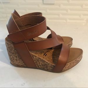 size 7 Like New Blowfish Malibu Hapuku sandals